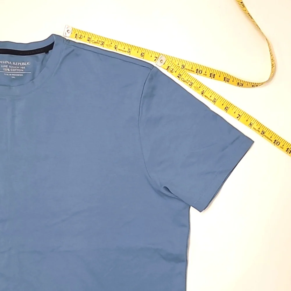 Banana Republic Luxe Touch Tee Blue Short Sleeved T-Shirt Crew Neck Relaxed Soft